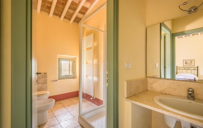 Image No.28-4 Bed Farmhouse for sale