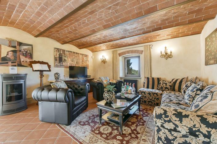 Image No.12-3 Bed Farmhouse for sale