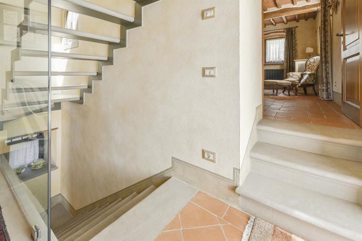 Image No.19-3 Bed Farmhouse for sale