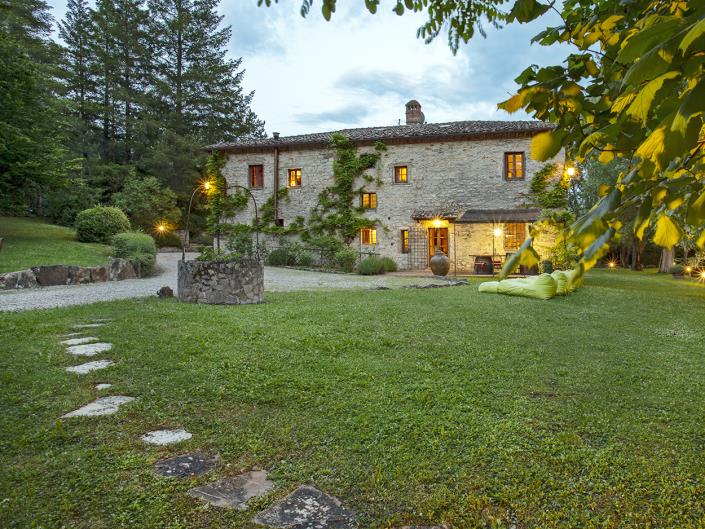 Image No.8-7 Bed Farmhouse for sale