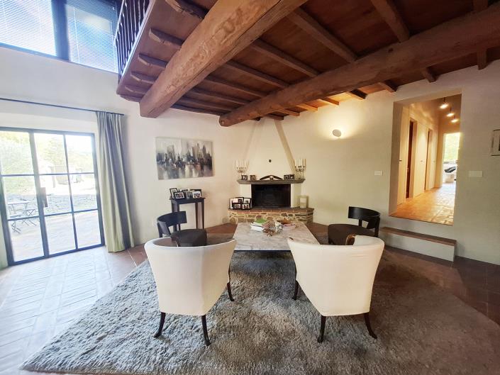 Image No.20-7 Bed Farmhouse for sale