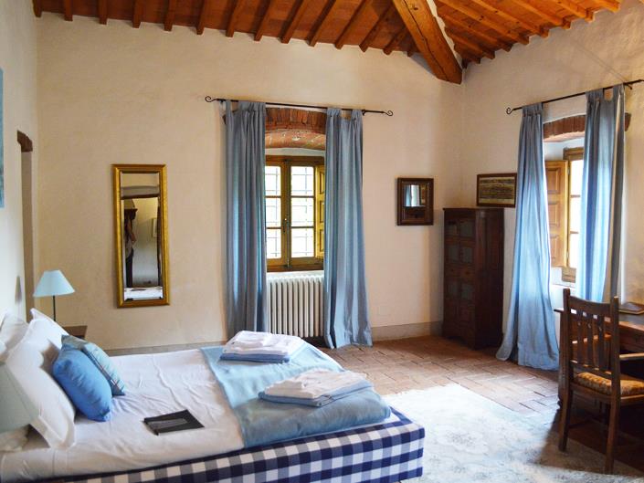 Image No.33-7 Bed Farmhouse for sale