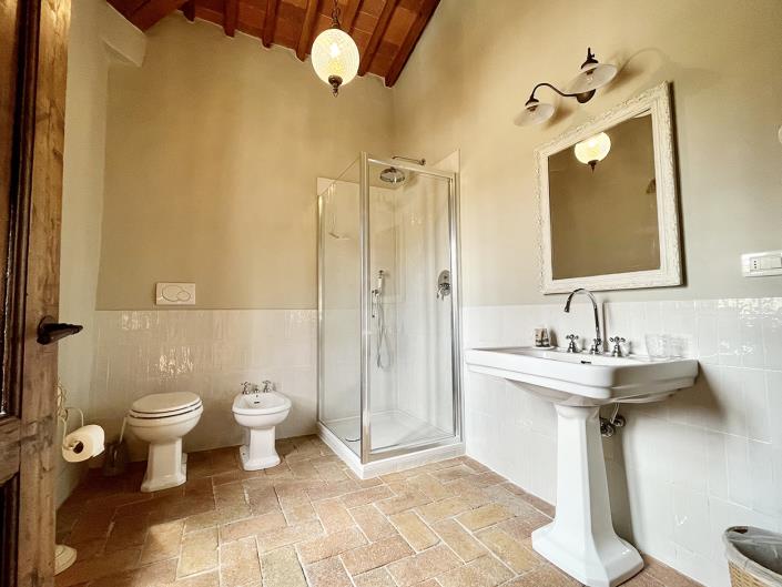 Image No.39-7 Bed Farmhouse for sale