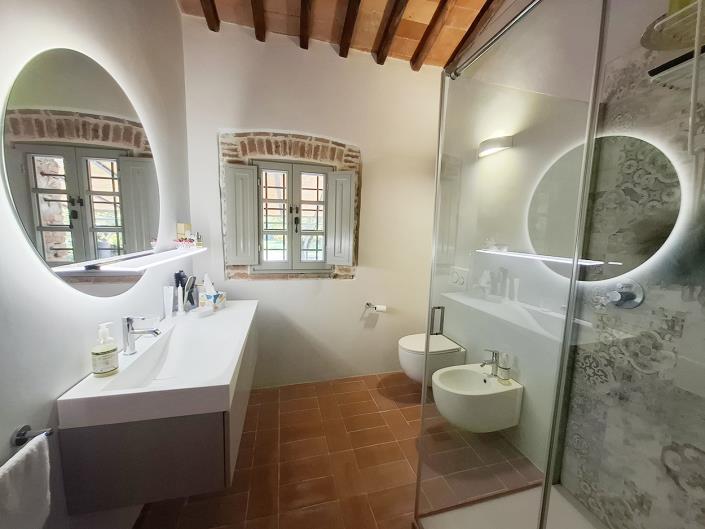 Image No.42-7 Bed Farmhouse for sale