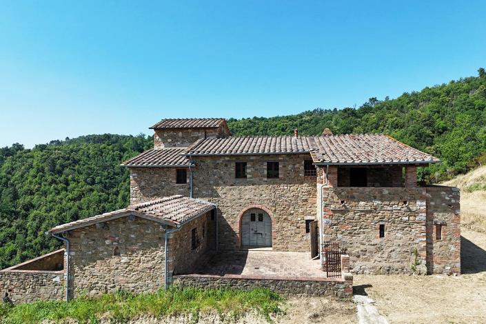 Image No.7-7 Bed Farmhouse for sale