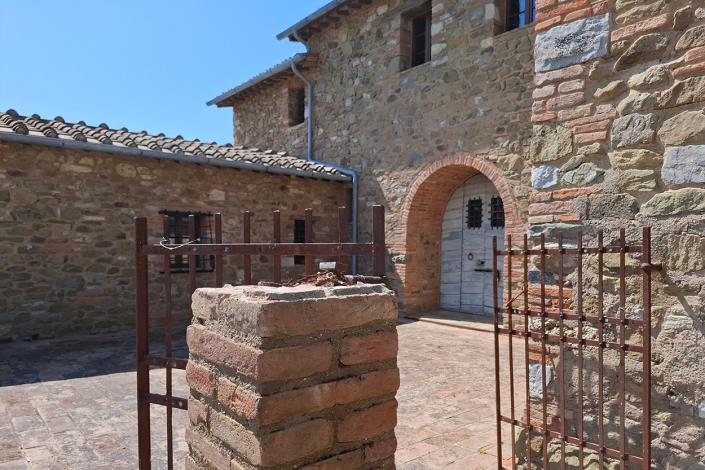 Image No.11-7 Bed Farmhouse for sale