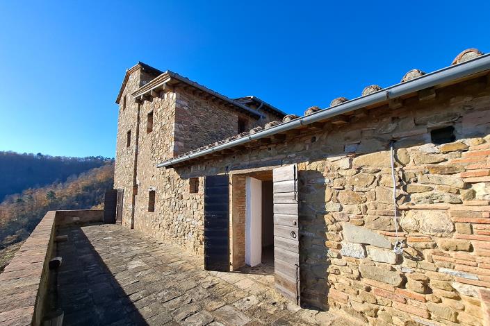 Image No.14-7 Bed Farmhouse for sale