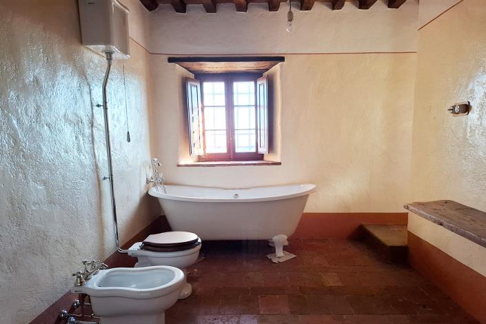 Image No.23-7 Bed Farmhouse for sale