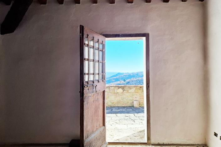 Image No.27-7 Bed Farmhouse for sale