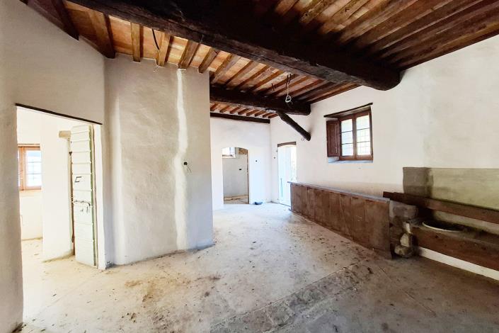 Image No.30-7 Bed Farmhouse for sale