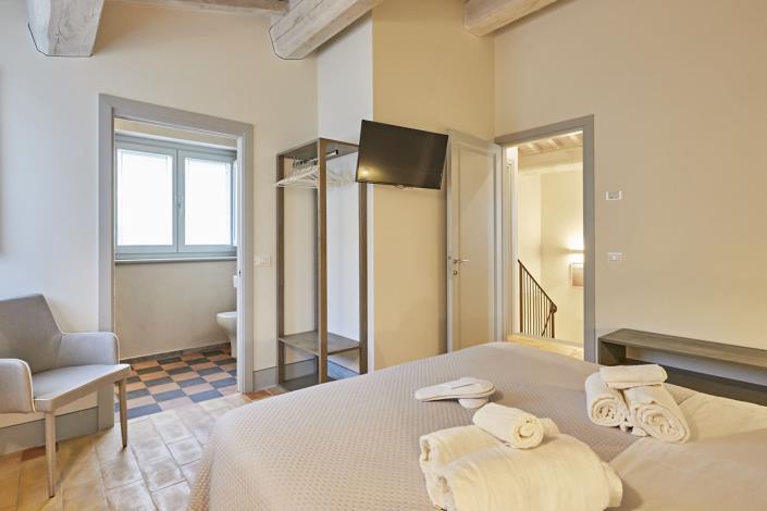 Image No.26-5 Bed Country House for sale