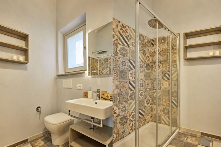 Image No.30-5 Bed Country House for sale