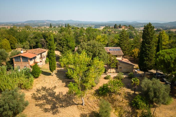 Image No.4-9 Bed Farmhouse for sale