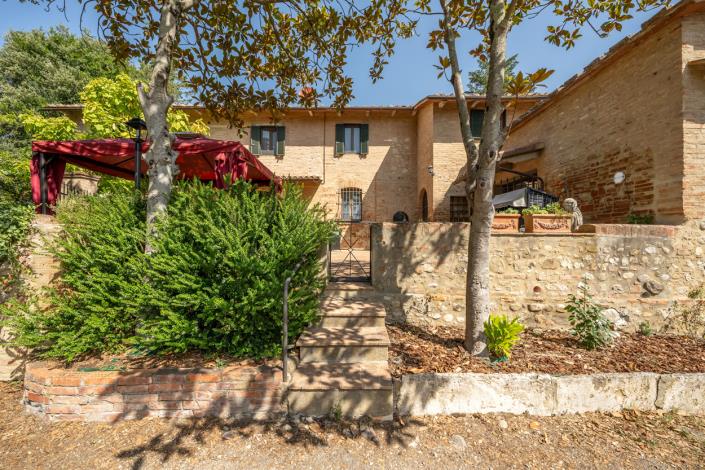 Image No.5-9 Bed Farmhouse for sale