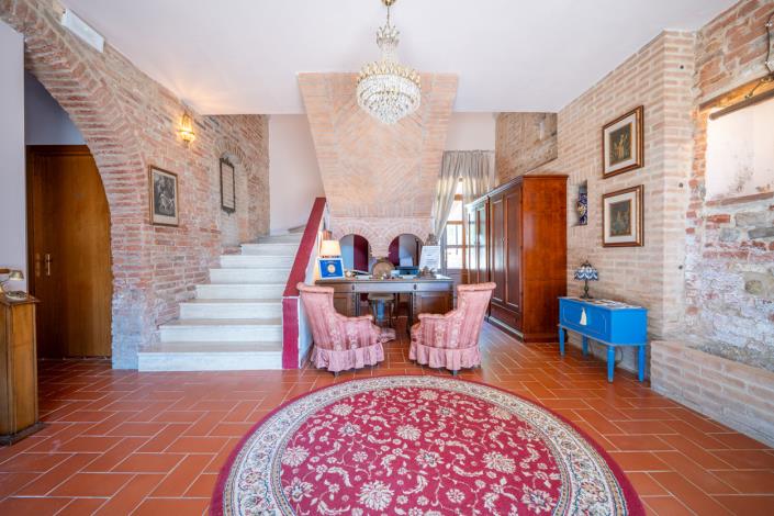 Image No.14-9 Bed Farmhouse for sale