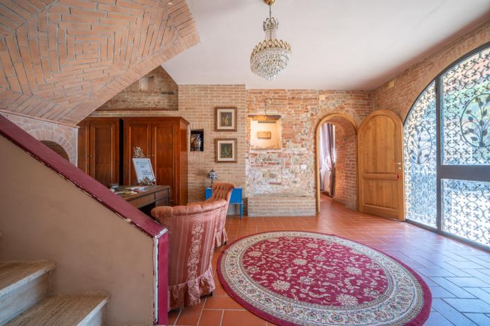 Image No.15-9 Bed Farmhouse for sale