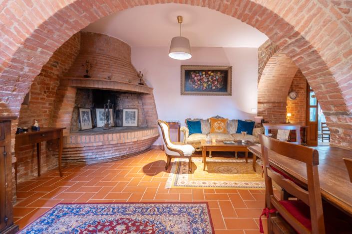 Image No.17-9 Bed Farmhouse for sale