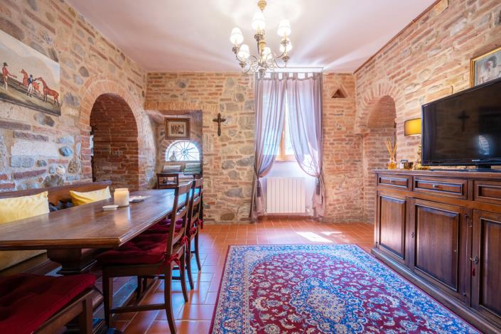 Image No.18-9 Bed Farmhouse for sale