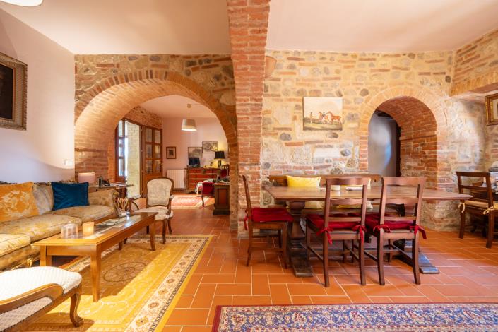 Image No.19-9 Bed Farmhouse for sale