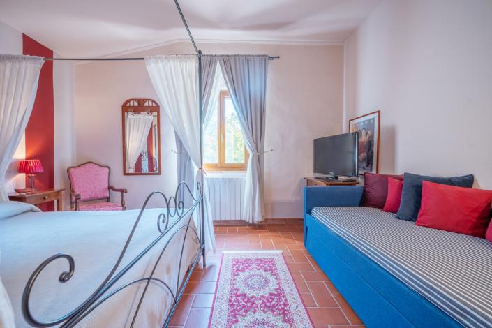 Image No.24-9 Bed Farmhouse for sale