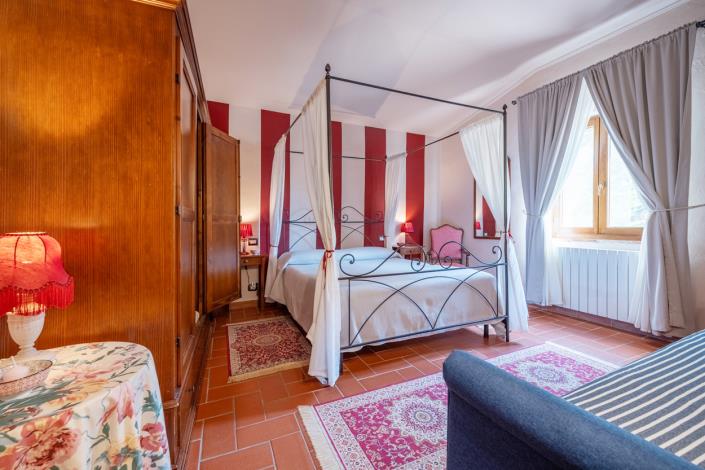 Image No.26-9 Bed Farmhouse for sale