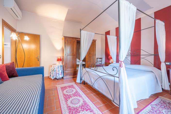 Image No.27-9 Bed Farmhouse for sale