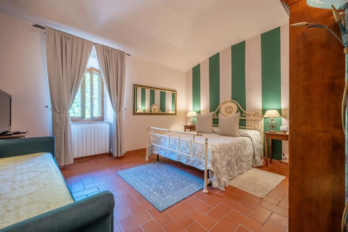 Image No.31-9 Bed Farmhouse for sale