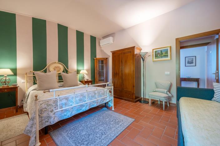 Image No.32-9 Bed Farmhouse for sale