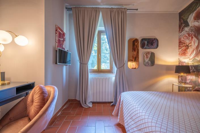 Image No.33-9 Bed Farmhouse for sale