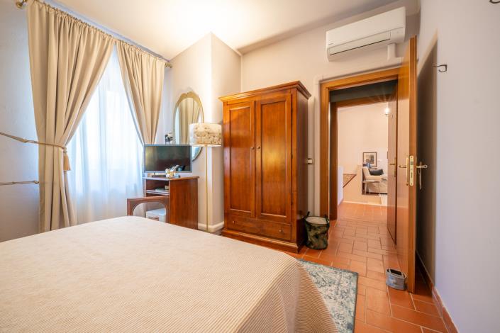 Image No.34-9 Bed Farmhouse for sale