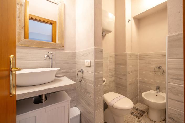 Image No.37-9 Bed Farmhouse for sale