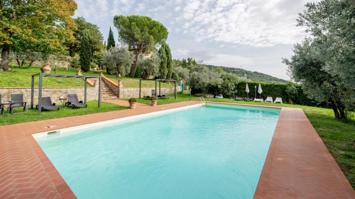 Image No.2-7 Bed Farmhouse for sale