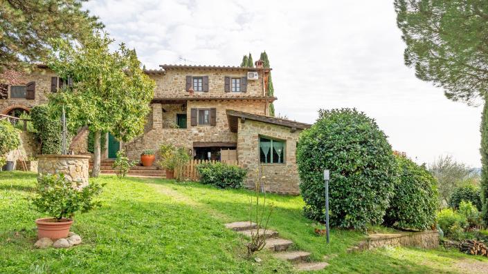 Image No.5-7 Bed Farmhouse for sale