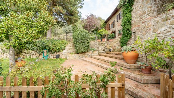 Image No.7-7 Bed Farmhouse for sale