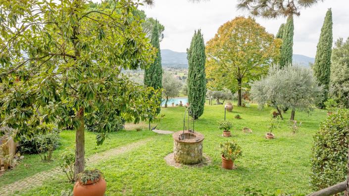 Image No.9-7 Bed Farmhouse for sale