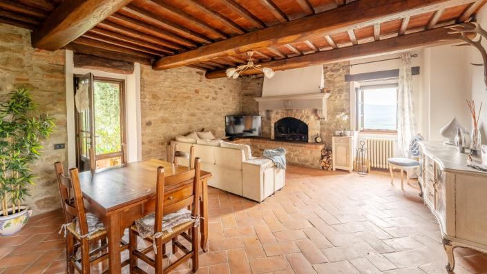 Image No.14-7 Bed Farmhouse for sale