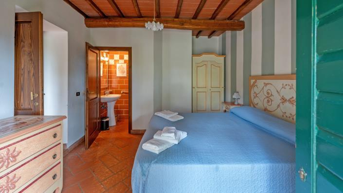 Image No.20-7 Bed Farmhouse for sale