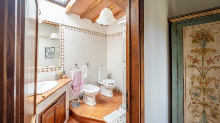 Image No.23-7 Bed Farmhouse for sale