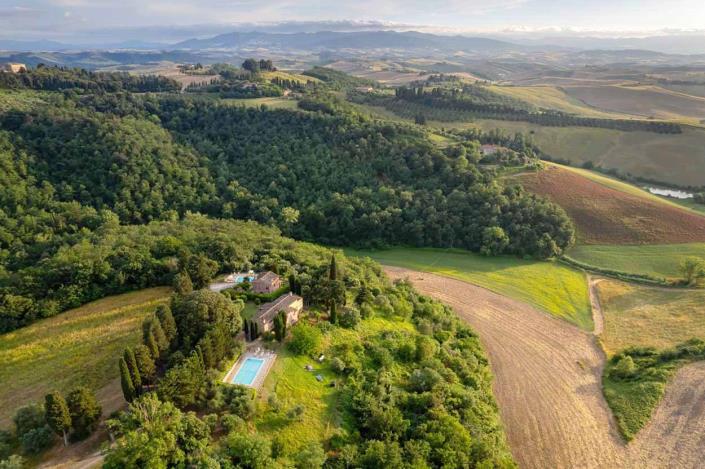 Image No.1-5 Bed Farmhouse for sale