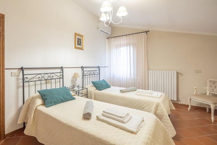 Image No.36-4 Bed Country House for sale