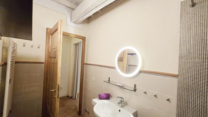 Image No.21-2 Bed Semi-Detached for sale