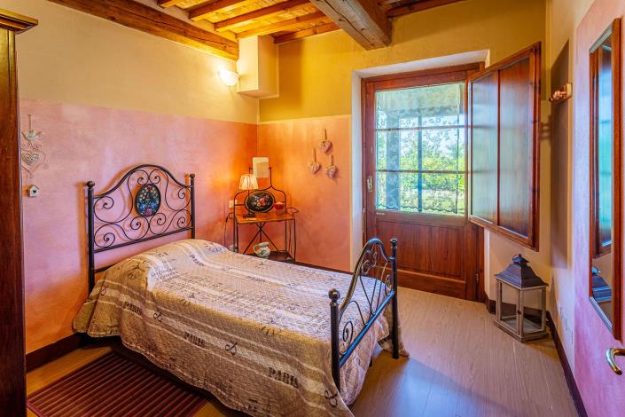 Image No.32-4 Bed Country House for sale