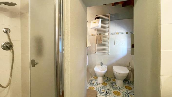 Image No.24-3 Bed Country House for sale