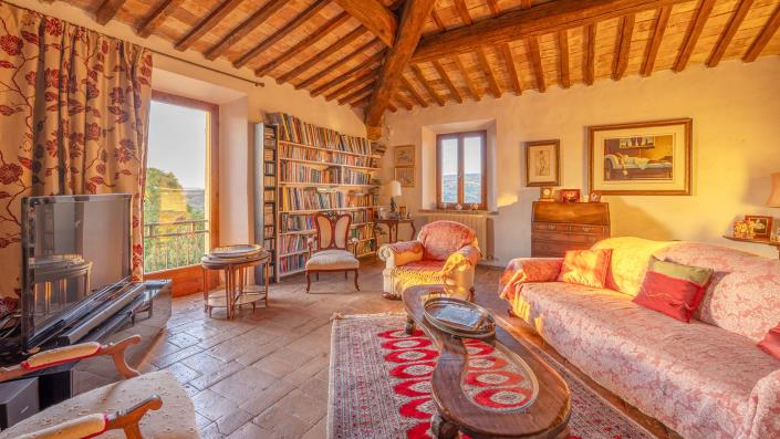 Image No.31-8 Bed Country House for sale