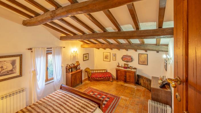 Image No.33-8 Bed Country House for sale