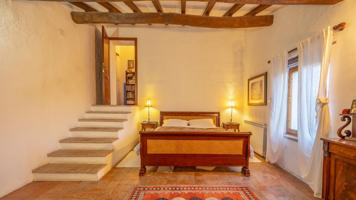 Image No.34-8 Bed Country House for sale