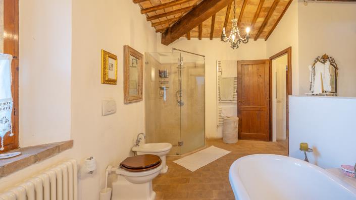 Image No.35-8 Bed Country House for sale