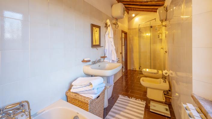 Image No.38-8 Bed Country House for sale