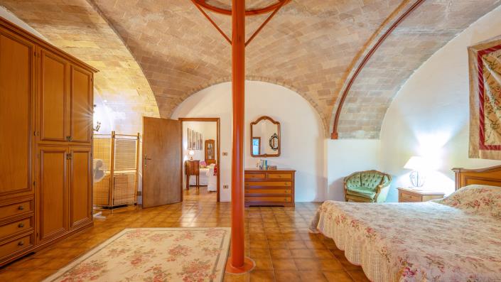 Image No.43-8 Bed Country House for sale