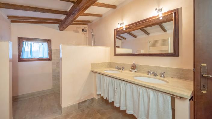 Image No.47-8 Bed Country House for sale